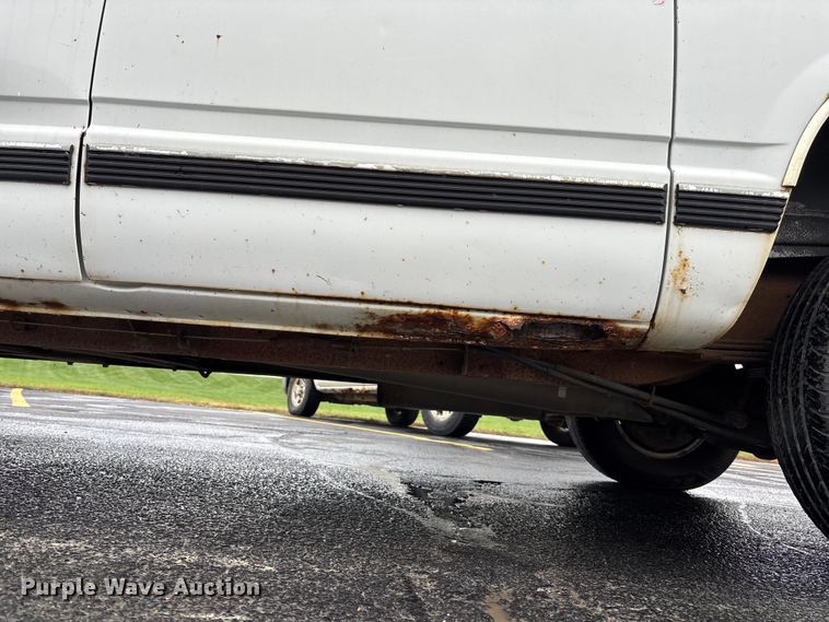 image for item EE4113 1999 Chevrolet Suburban C1500 SUV