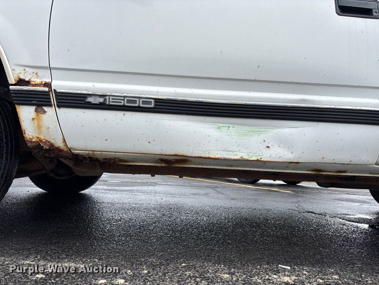 image for item EE4113 1999 Chevrolet Suburban C1500 SUV