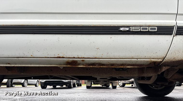 image for item EE4113 1999 Chevrolet Suburban C1500 SUV