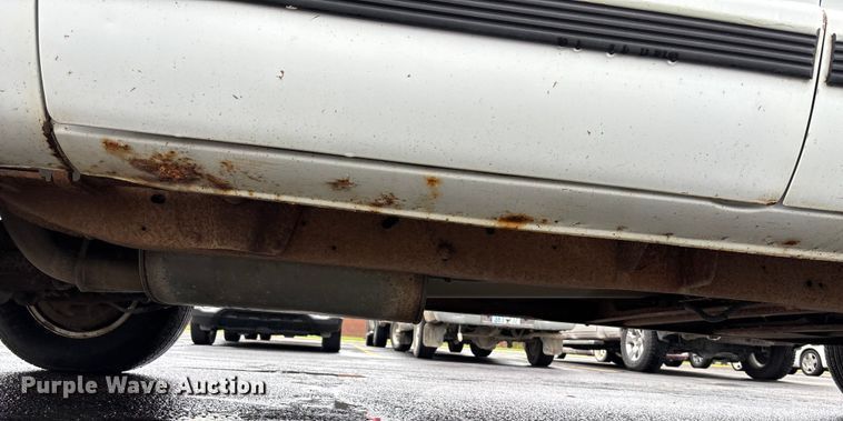 image for item EE4113 1999 Chevrolet Suburban C1500 SUV