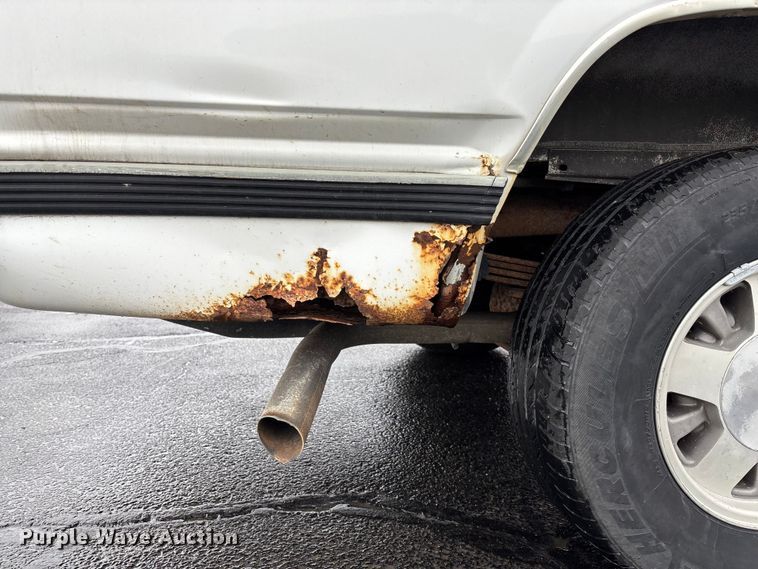 image for item EE4113 1999 Chevrolet Suburban C1500 SUV