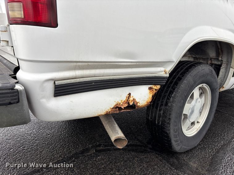 image for item EE4113 1999 Chevrolet Suburban C1500 SUV