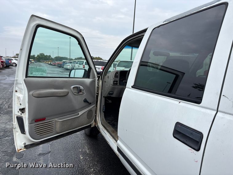 image for item EE4113 1999 Chevrolet Suburban C1500 SUV