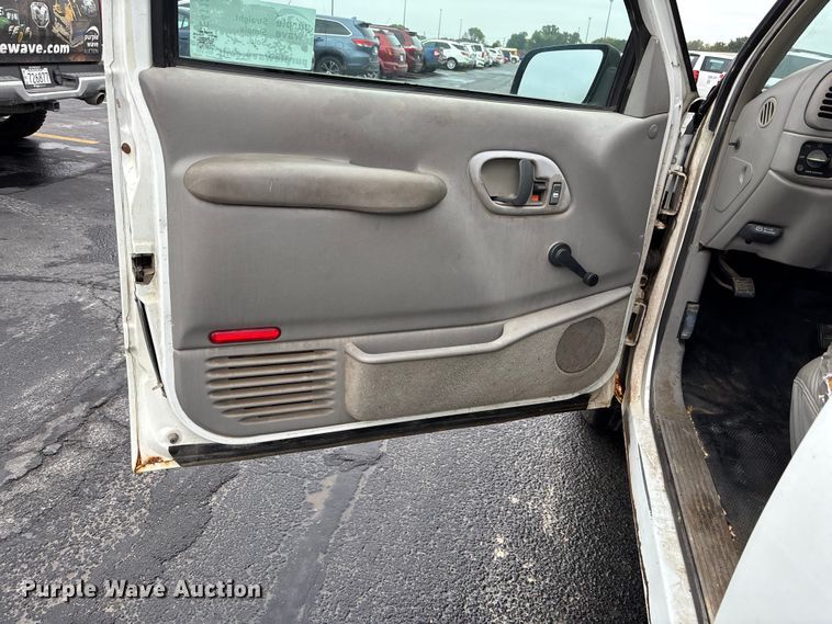 image for item EE4113 1999 Chevrolet Suburban C1500 SUV