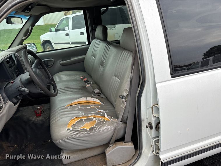 image for item EE4113 1999 Chevrolet Suburban C1500 SUV