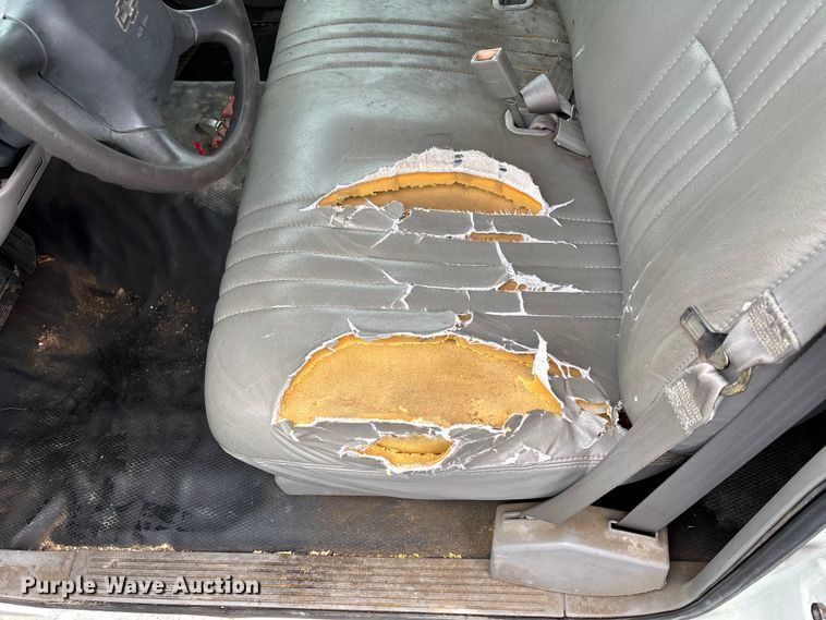 image for item EE4113 1999 Chevrolet Suburban C1500 SUV