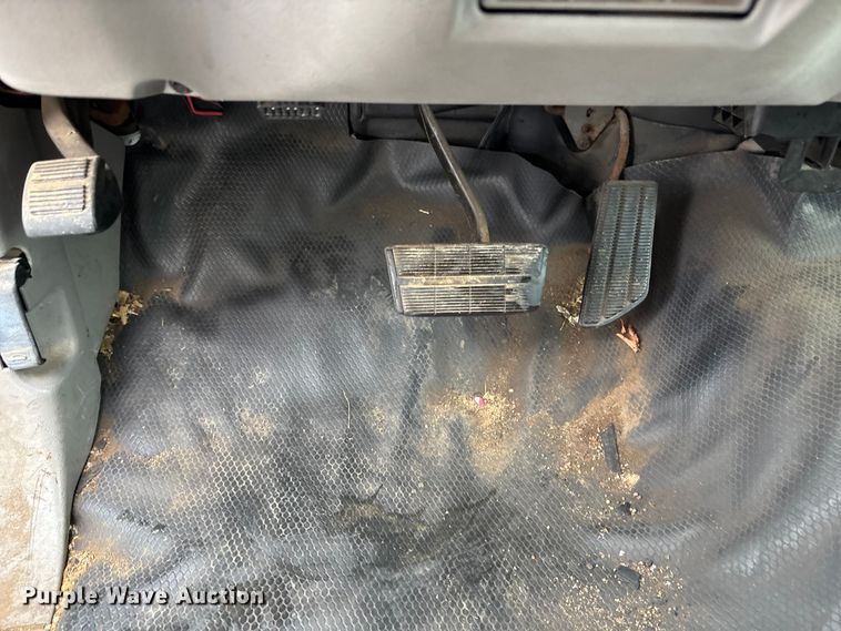 image for item EE4113 1999 Chevrolet Suburban C1500 SUV