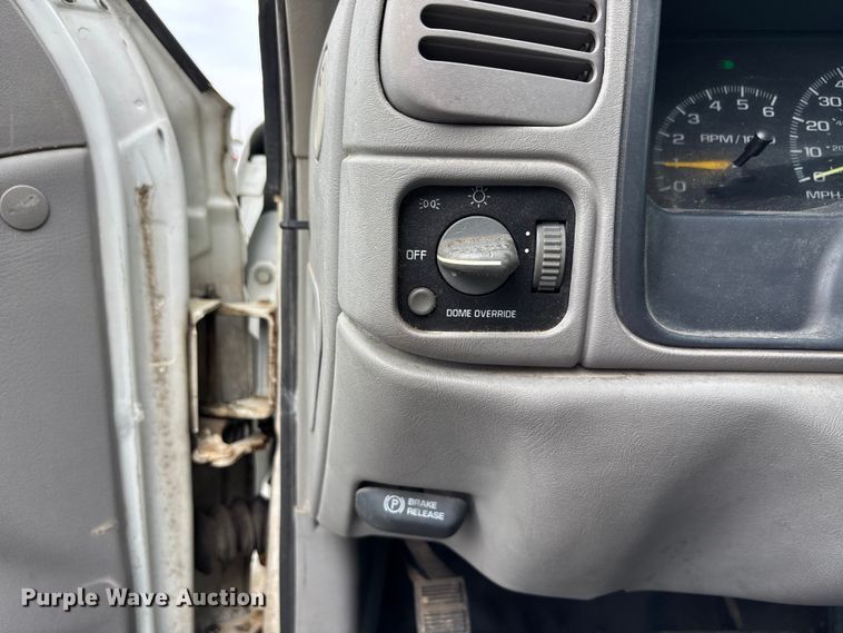 image for item EE4113 1999 Chevrolet Suburban C1500 SUV