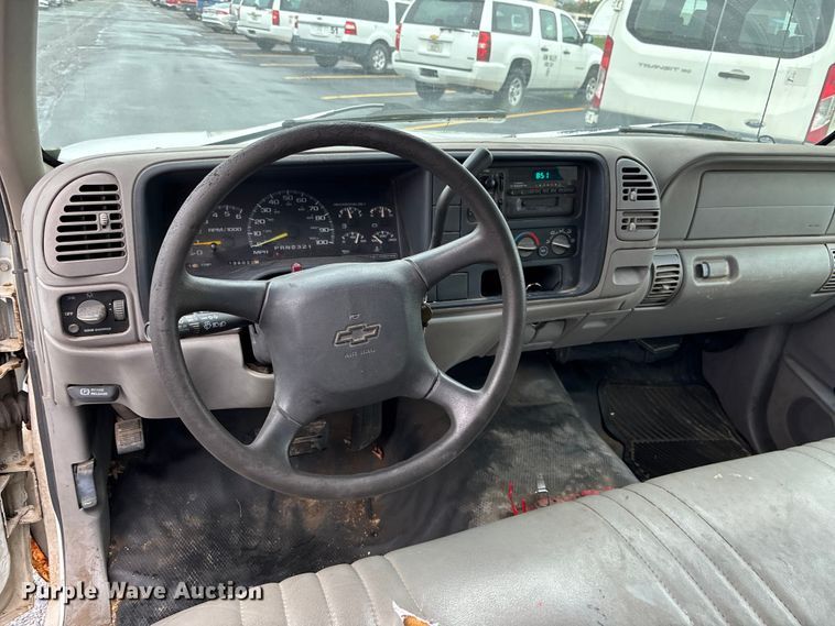 image for item EE4113 1999 Chevrolet Suburban C1500 SUV