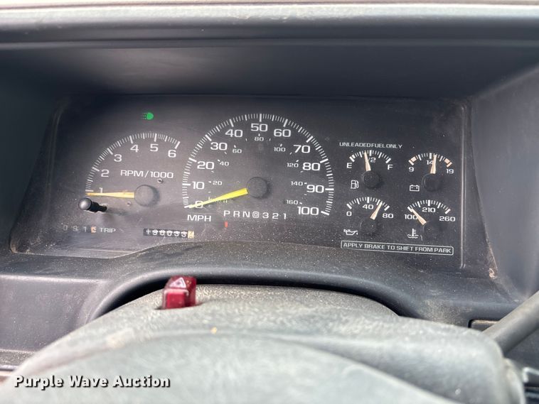 image for item EE4113 1999 Chevrolet Suburban C1500 SUV