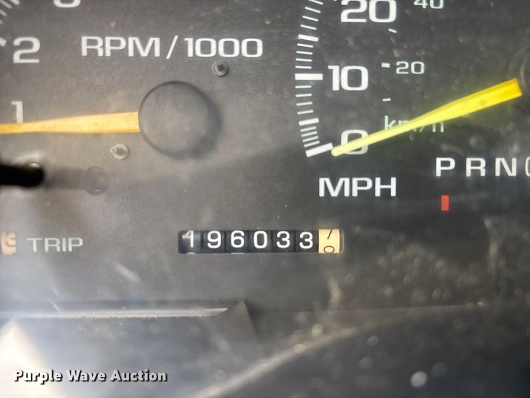 image for item EE4113 1999 Chevrolet Suburban C1500 SUV