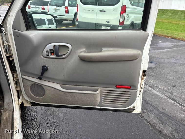 image for item EE4113 1999 Chevrolet Suburban C1500 SUV