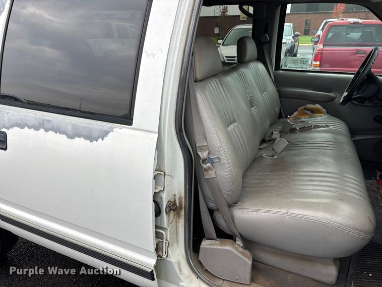 image for item EE4113 1999 Chevrolet Suburban C1500 SUV