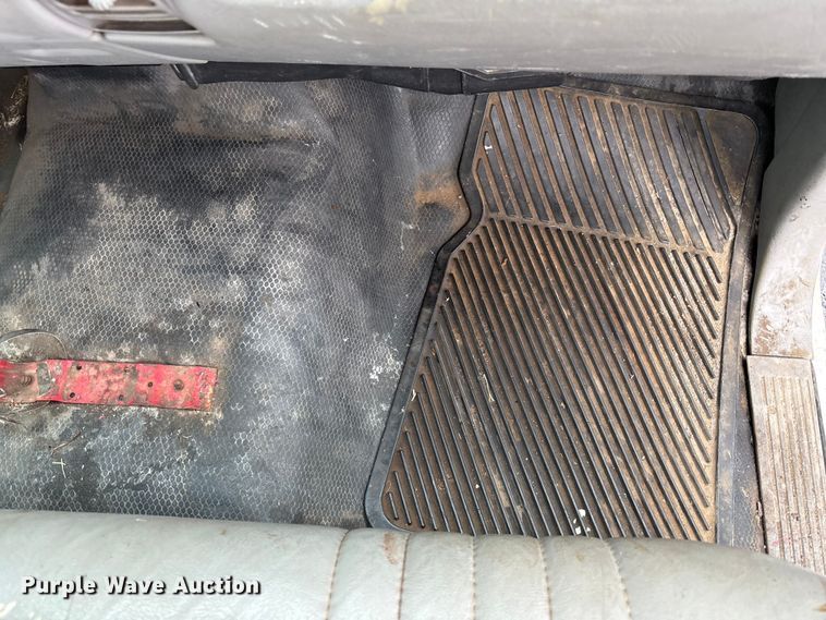 image for item EE4113 1999 Chevrolet Suburban C1500 SUV