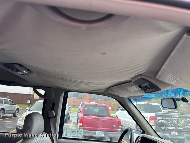 image for item EE4113 1999 Chevrolet Suburban C1500 SUV