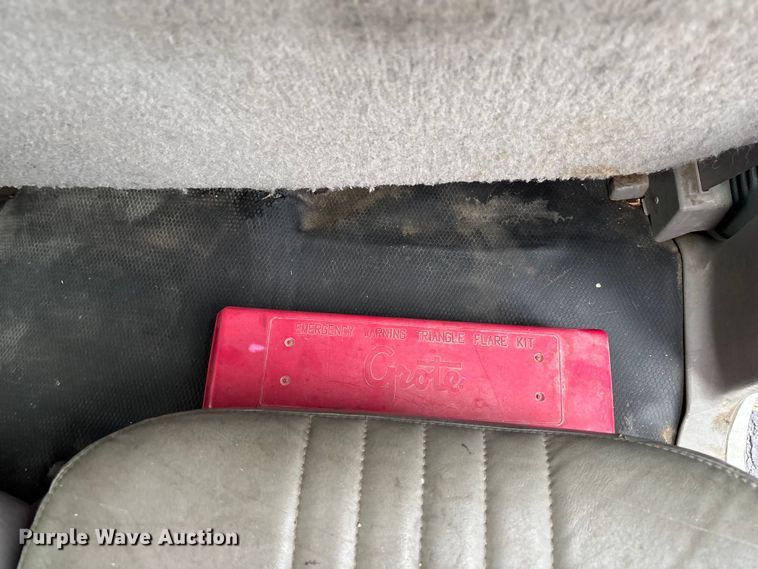 image for item EE4113 1999 Chevrolet Suburban C1500 SUV