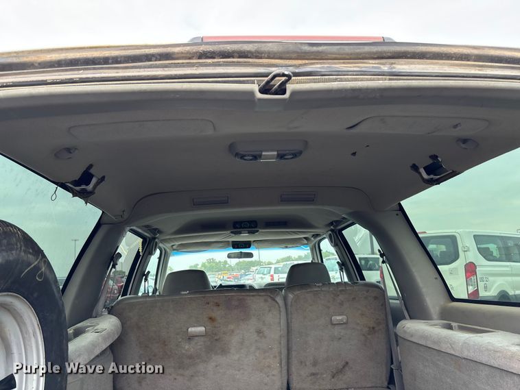 image for item EE4113 1999 Chevrolet Suburban C1500 SUV