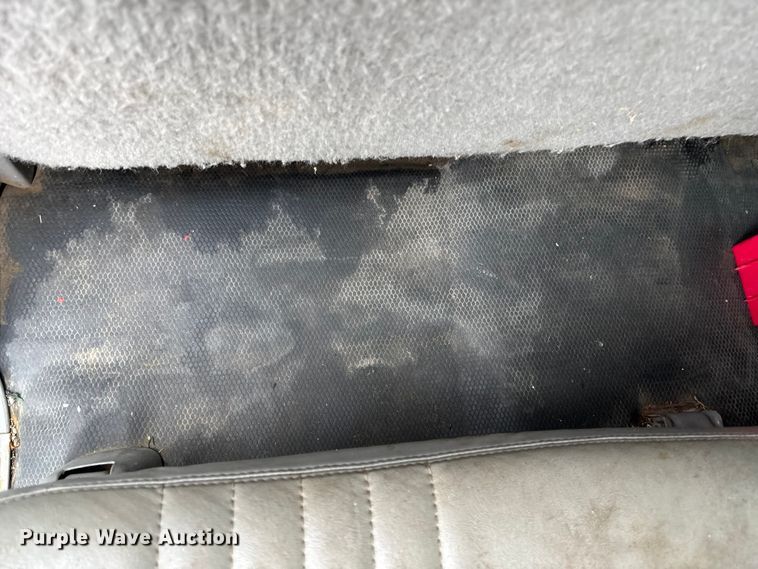 image for item EE4113 1999 Chevrolet Suburban C1500 SUV