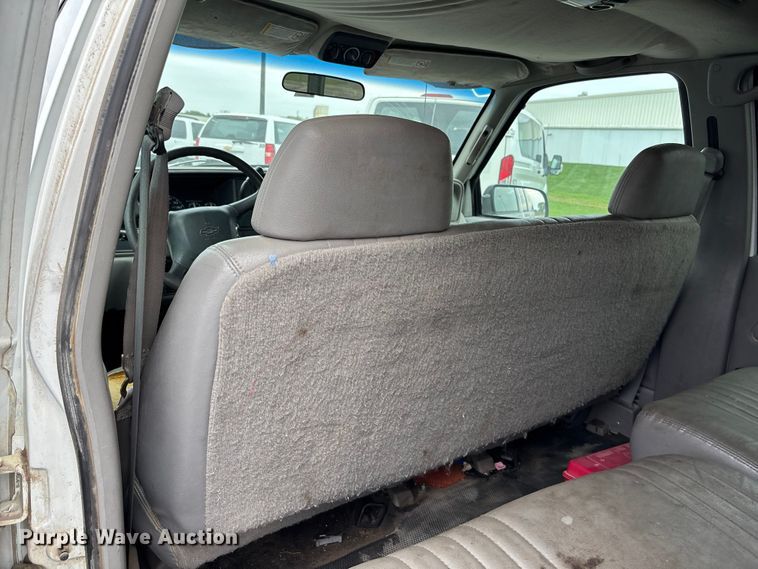 image for item EE4113 1999 Chevrolet Suburban C1500 SUV