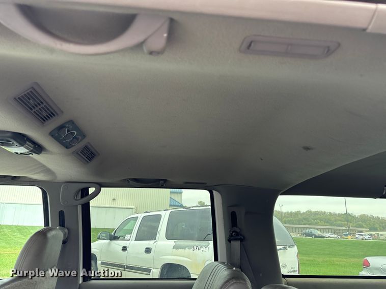 image for item EE4113 1999 Chevrolet Suburban C1500 SUV