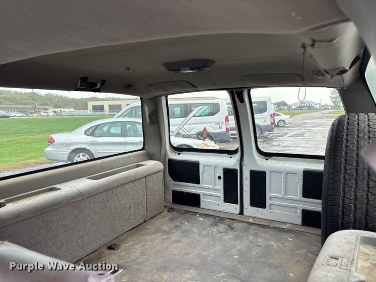 image for item EE4113 1999 Chevrolet Suburban C1500 SUV