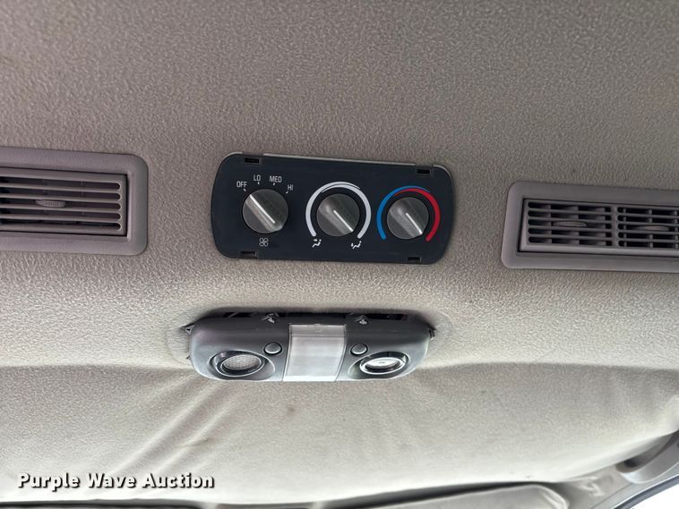 image for item EE4113 1999 Chevrolet Suburban C1500 SUV