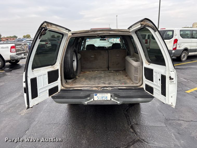 image for item EE4113 1999 Chevrolet Suburban C1500 SUV