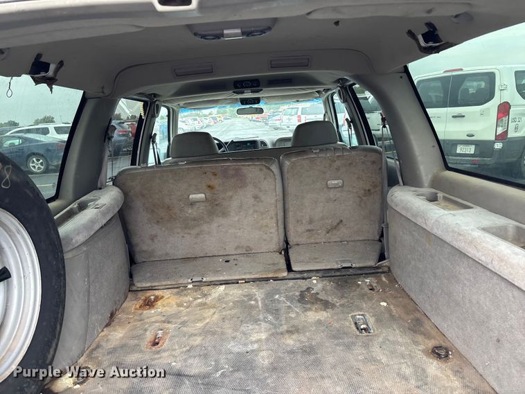 image for item EE4113 1999 Chevrolet Suburban C1500 SUV