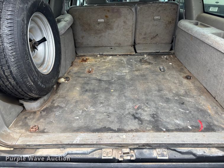 image for item EE4113 1999 Chevrolet Suburban C1500 SUV