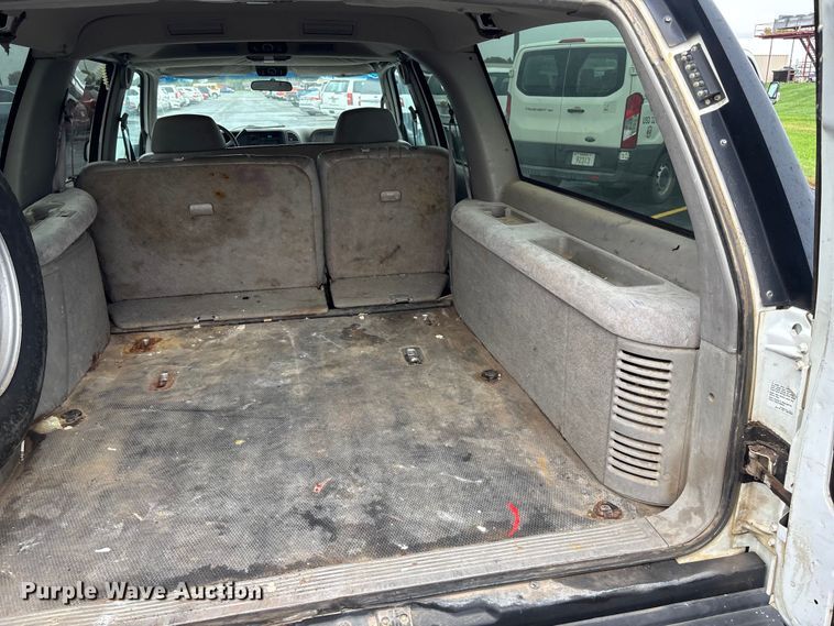 image for item EE4113 1999 Chevrolet Suburban C1500 SUV