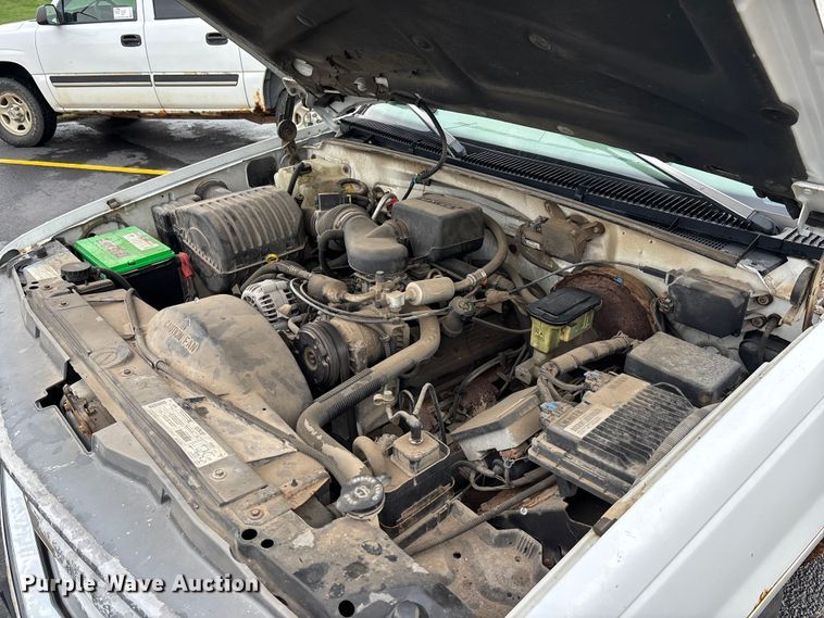 image for item EE4113 1999 Chevrolet Suburban C1500 SUV