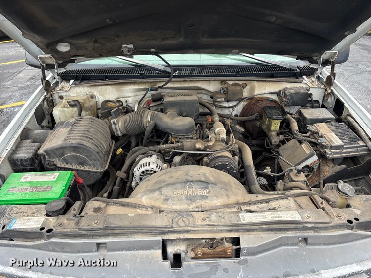 image for item EE4113 1999 Chevrolet Suburban C1500 SUV