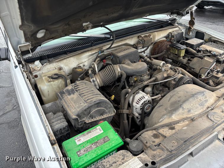 image for item EE4113 1999 Chevrolet Suburban C1500 SUV