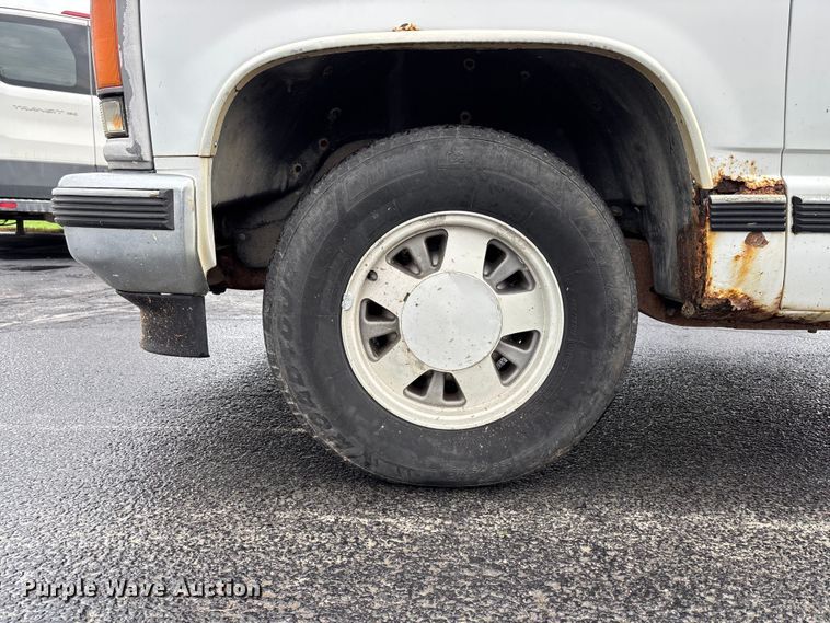 image for item EE4113 1999 Chevrolet Suburban C1500 SUV