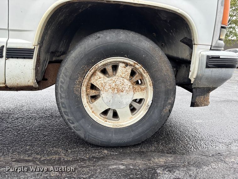 image for item EE4113 1999 Chevrolet Suburban C1500 SUV