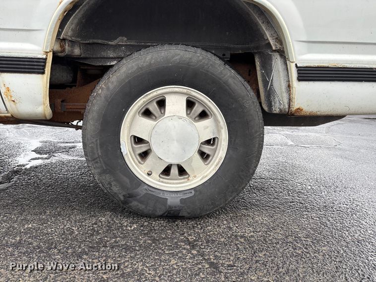 image for item EE4113 1999 Chevrolet Suburban C1500 SUV