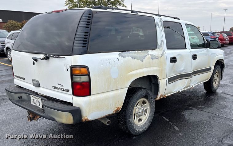 image for item EE4114 2005 Chevrolet Suburban 1500  SUV
