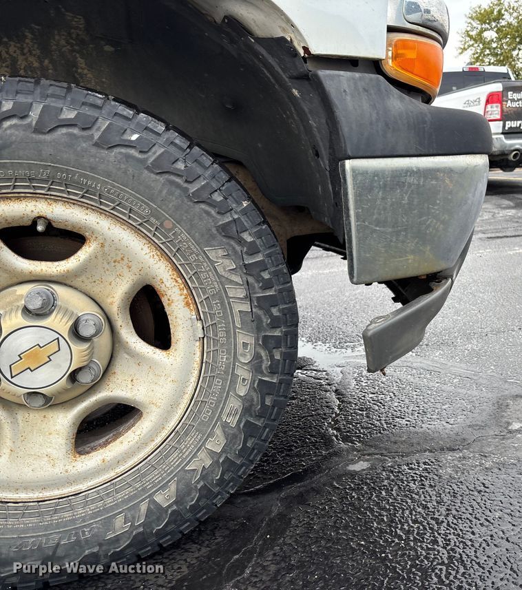 image for item EE4114 2005 Chevrolet Suburban 1500  SUV