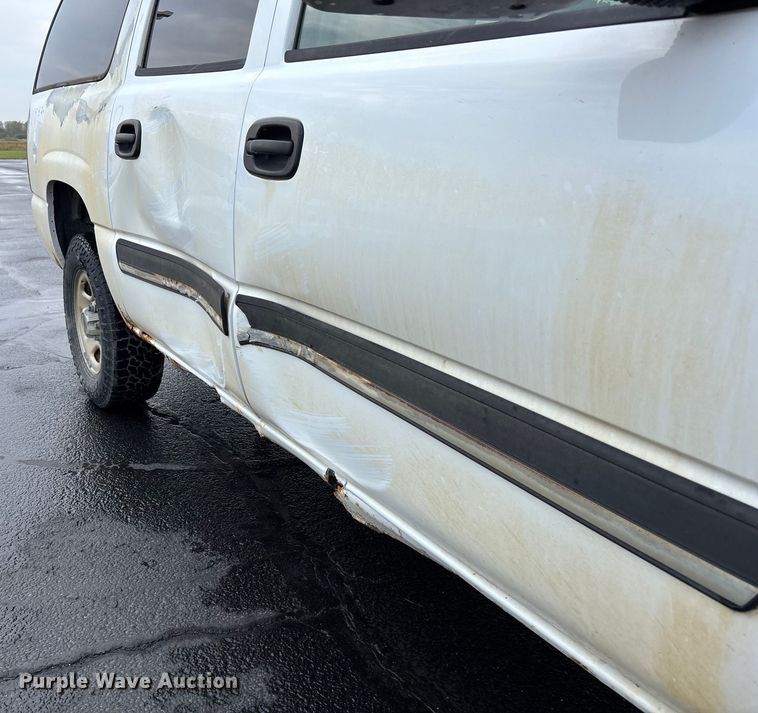 image for item EE4114 2005 Chevrolet Suburban 1500  SUV