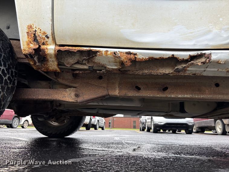 image for item EE4114 2005 Chevrolet Suburban 1500  SUV