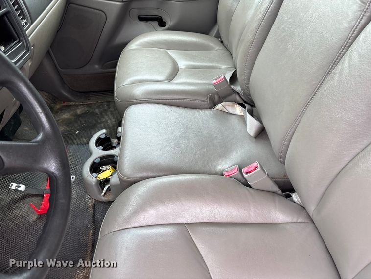 image for item EE4114 2005 Chevrolet Suburban 1500  SUV