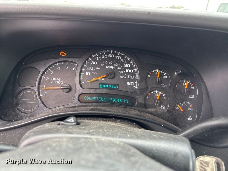 image for item EE4114 2005 Chevrolet Suburban 1500  SUV