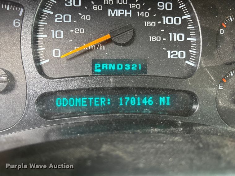 image for item EE4114 2005 Chevrolet Suburban 1500  SUV