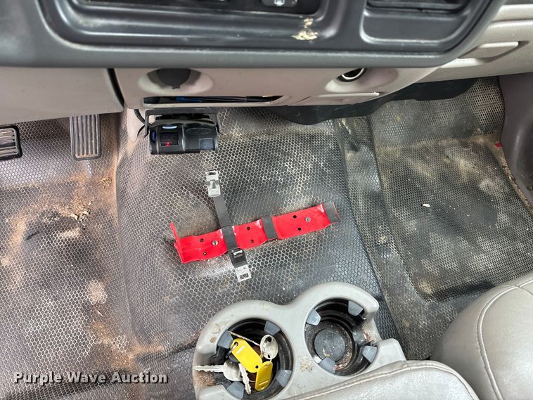 image for item EE4114 2005 Chevrolet Suburban 1500  SUV