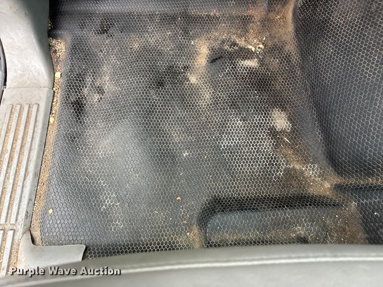 image for item EE4114 2005 Chevrolet Suburban 1500  SUV