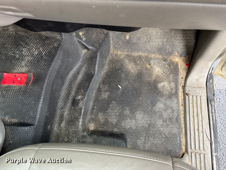 image for item EE4114 2005 Chevrolet Suburban 1500  SUV