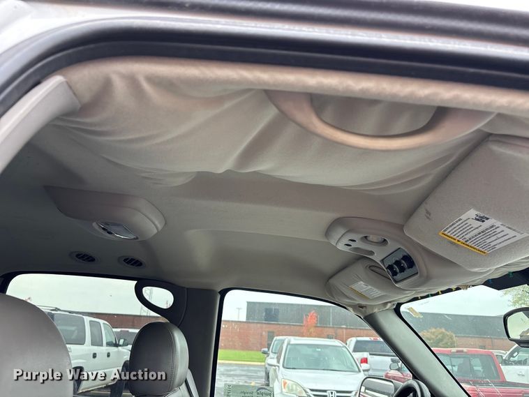 image for item EE4114 2005 Chevrolet Suburban 1500  SUV