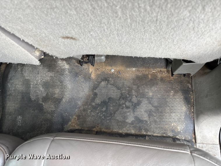 image for item EE4114 2005 Chevrolet Suburban 1500  SUV