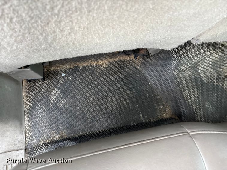 image for item EE4114 2005 Chevrolet Suburban 1500  SUV