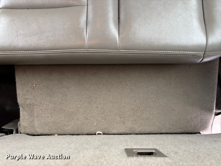 image for item EE4114 2005 Chevrolet Suburban 1500  SUV